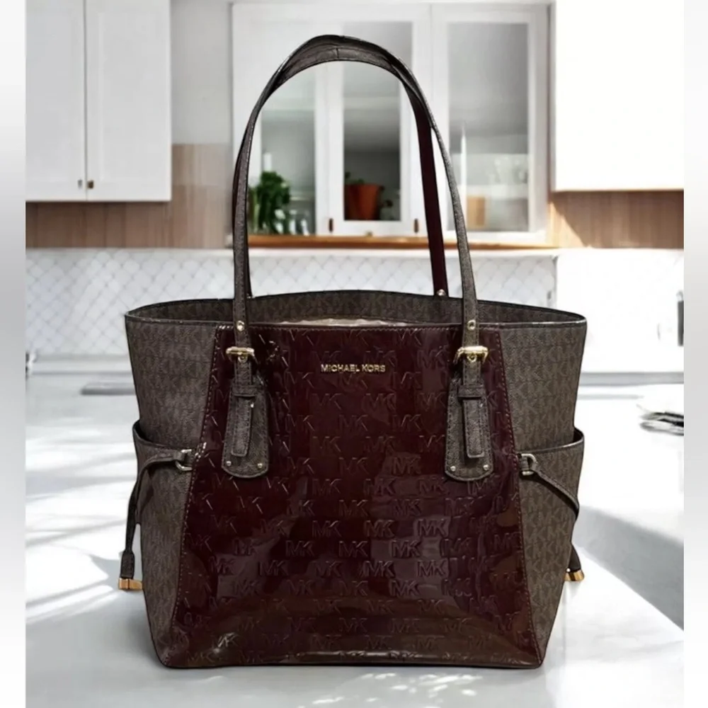 MICHAEL KORS Burgandy Brown Voyager East West Signature Tote Purse Shoulder Bag